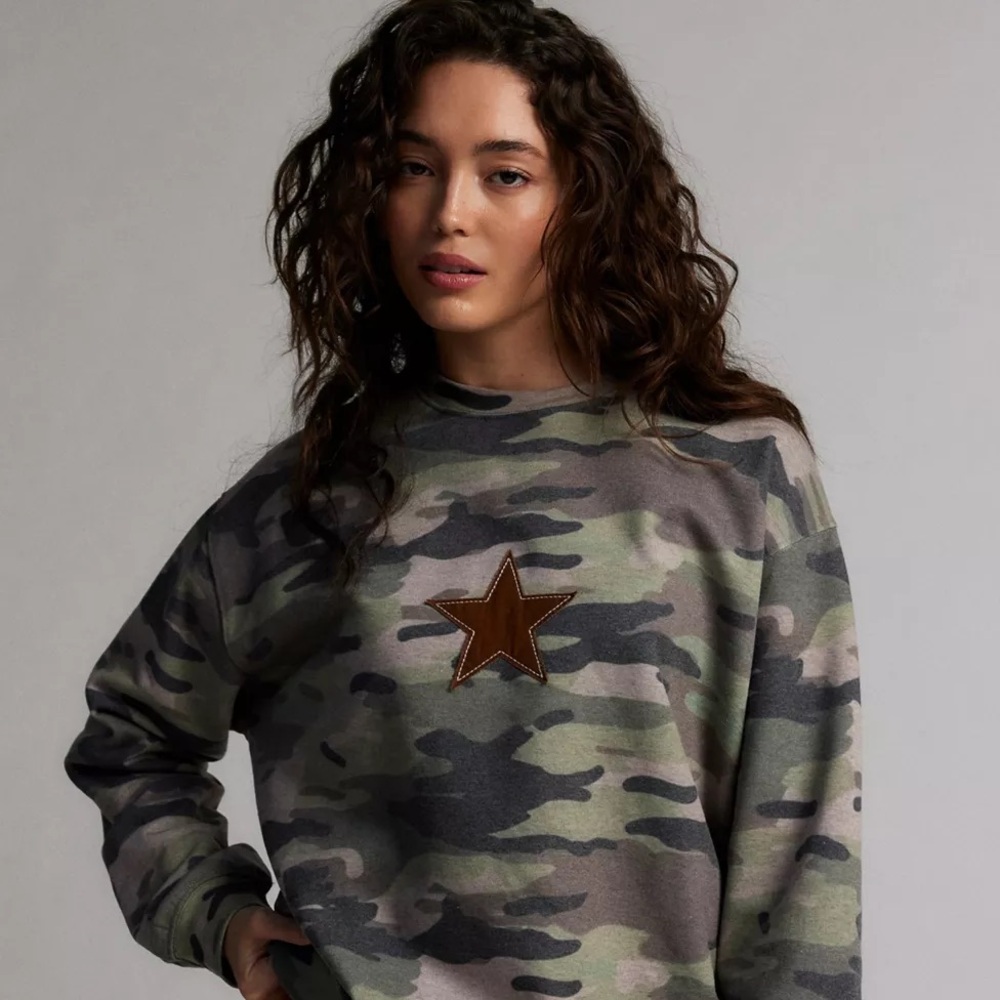 Urban Outfitters Camouflage Star Crewneck Sweatshirt Size M